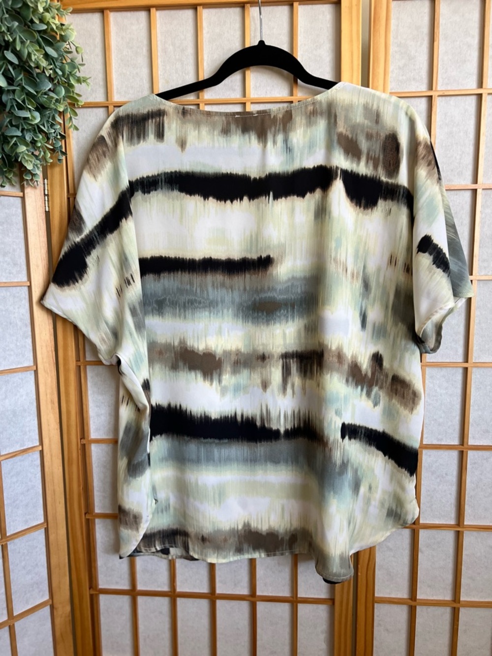 Anne Klein Blouse XL Abstract Print Neutral Boho Flowy Top Short Sleeve - Picture 2 of 8